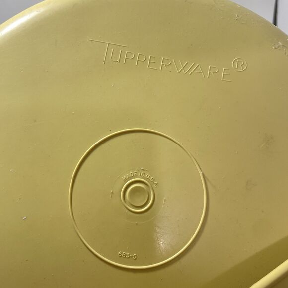 Vintage Harvest Gold Tupperware Cake Carrier With Handle Made In USA - Picture 7 of 11